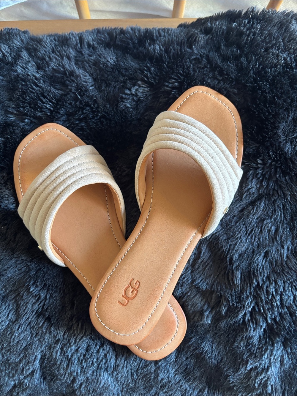 NWOT UGG Women's Cream Slide Sandals with Quilted Strap